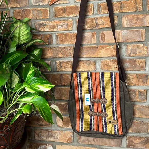 BNWT XIU TOTE STYLE BAG WITH VELCRO FLAP AND 6 POCKETS! - Picture 4 of 8